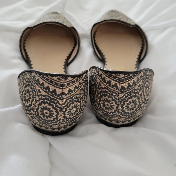 Navy and Tan Restricted flats. Size 6 - Picture 3 of 4